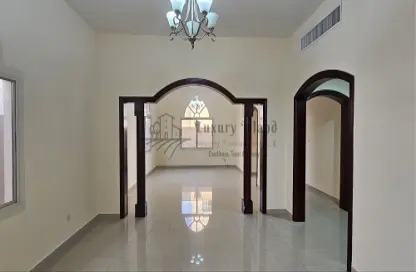 Empty Room image for: Villa - 5 Bedrooms - 5 Bathrooms for rent in Khaleefa Bin Al Jesrain Villas - Al Maqtaa - Abu Dhabi, Image 1