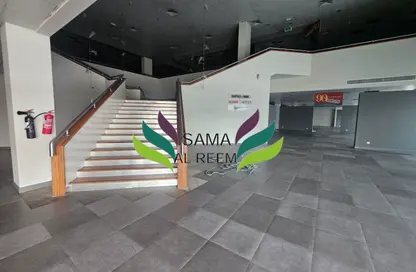 Show Room - Studio - 6 Bathrooms for rent in SH Building - Al Khabisi - Deira - Dubai