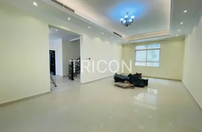 Villa - 3 Bedrooms - 5 Bathrooms for rent in Mirdif - Dubai