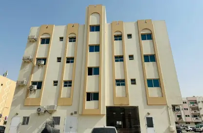 عمارة بالكامل - 8 غرف نوم - 8 حمامات للبيع في مبنى مويلح - مويلح - الشارقة