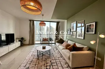 Living Room image for: Apartment - 1 Bedroom - 1 Bathroom for sale in Standpoint Tower 1 - Standpoint Towers - Downtown Dubai - Dubai, Image 1