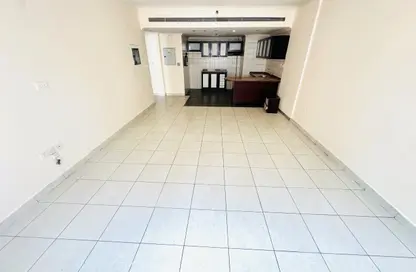 شقة - غرفة نوم - 2 حمامات للايجار في بناية مويليح 29 - مويلح - الشارقة