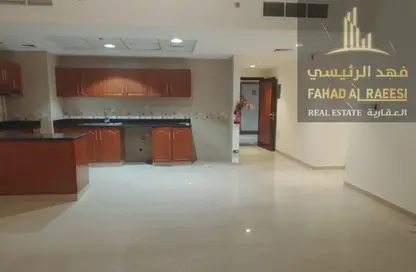 شقة - غرفة نوم - 2 حمامات للبيع في مساكن كورنيش عجمان - طريق كورنيش عجمان - عجمان