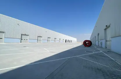 Warehouse - Studio for rent in Al Markaz Industrial Development - Al Dhafrah - Abu Dhabi
