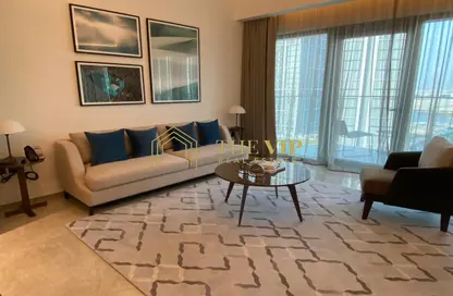 Living Room image for: Apartment - 1 Bedroom - 2 Bathrooms for rent in Address Harbour Point - Dubai Creek Harbour (The Lagoons) - Dubai, Image 1