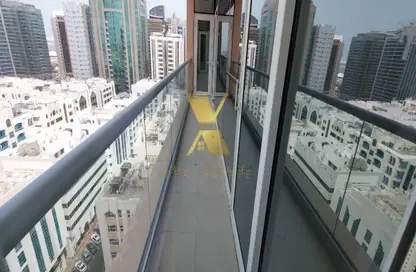 شقة - 3 غرف نوم - 4 حمامات للايجار في يونايتد سكوير - الخالدية - أبوظبي