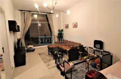Living Room image for: Apartment - 1 Bedroom - 2 Bathrooms for sale in Prime Views by Prescott - Meydan Avenue - Meydan - Dubai, Image 1