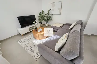 Apartment - 2 Bedrooms - 2 Bathrooms for rent in The Gardens Buildings - The Gardens - Dubai