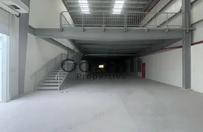 Warehouse - Studio - 1 Bathroom for rent in Umm Ramool - Dubai