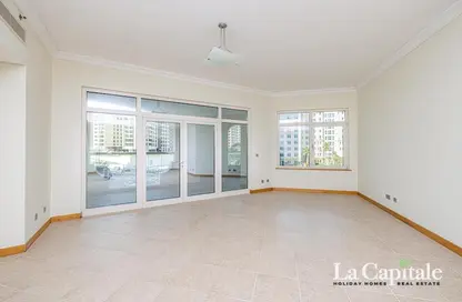 Apartment - 3 Bedrooms - 3 Bathrooms for rent in Al Khushkar - Shoreline Apartments - Palm Jumeirah - Dubai