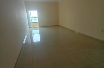 Apartment - 3 Bedrooms - 3 Bathrooms for rent in Al Jurf 2 - Al Jurf - Ajman Downtown - Ajman