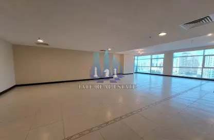 Apartment - 4 Bedrooms - 5 Bathrooms for rent in Baynuna Tower 2 - Corniche Road - Abu Dhabi