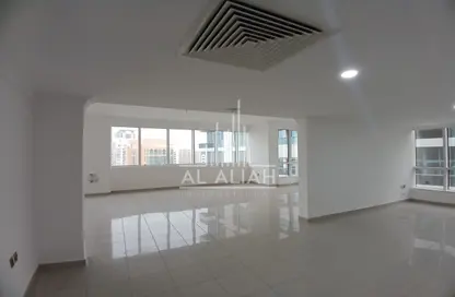 Empty Room image for: Apartment - 4 Bedrooms - 5 Bathrooms for rent in Khalidiya Towers - Al Khalidiya - Abu Dhabi, Image 1