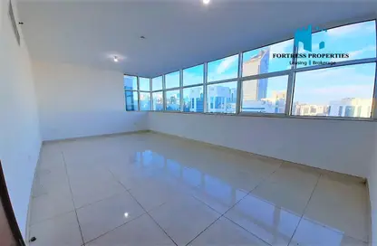 Apartment - 3 Bedrooms - 4 Bathrooms for rent in Al Noor Tower - Khalifa Street - Abu Dhabi