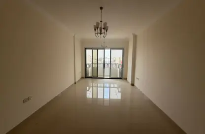 شقة - 2 غرف نوم - 2 حمامات للايجار في الفلاح - تجارية مويلح - الشارقة شقة - 2 غرف نوم - 2 حمامات للايجار في الفلاح - تجارية مويلح - الشارقة