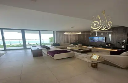 Living Room image for: Villa - 5 Bedrooms - 7 Bathrooms for sale in Blue Bay - Al Nujoom Islands - Sharjah, Image 1