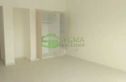 شقة - 1 حمام للبيع في ي06 - طراز مغربي - المدينة العالمية - دبي