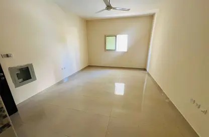 شقة - 1 حمام للايجار في مساكن كورنيش عجمان - طريق كورنيش عجمان - عجمان