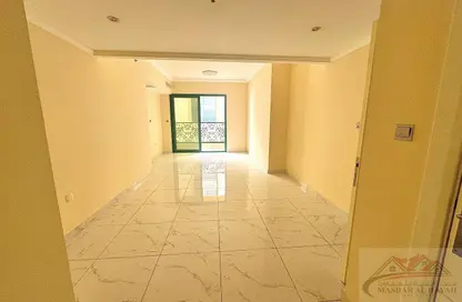 شقة - 2 غرف نوم - 3 حمامات للايجار في مجمع مويلح - تجارية مويلح - الشارقة