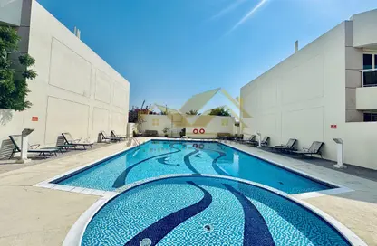 Villa - 4 Bedrooms - 5 Bathrooms for rent in Jumeirah 1 Villas - Jumeirah 1 - Jumeirah - Dubai