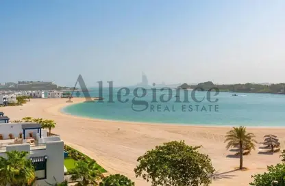 شقة - 3 غرف نوم - 4 حمامات للايجار في الخضراوي - مساكن شور لاين - نخلة جميرا - دبي