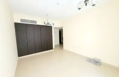 شقة - غرفة نوم - 2 حمامات للايجار في مجمع مويلح - تجارية مويلح - الشارقة