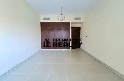 Apartment - 2 Bedrooms - 2 Bathrooms for rent in Al Thani Building - Al Khan - Sharjah