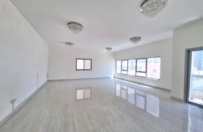 Apartment - 3 Bedrooms - 4 Bathrooms for rent in Al Majaz Tower - Al Majaz - Sharjah