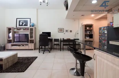 شقة - غرفة نوم - 2 حمامات للبيع في برج حمزة - مدينة دبي الرياضية - دبي