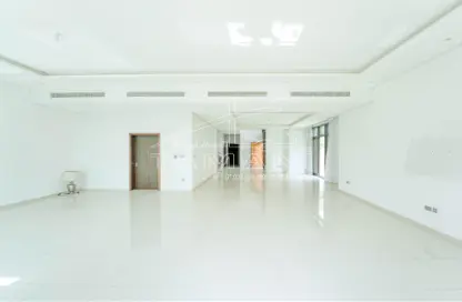 Empty Room image for: Villa - 5 Bedrooms - 5 Bathrooms for sale in Brookfield 3 - Brookfield - DAMAC Hills - Dubai, Image 1