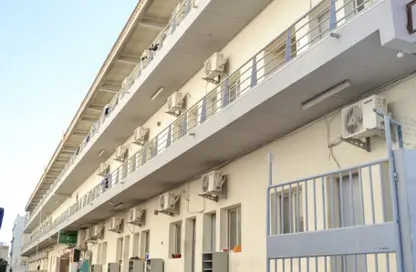 سكن عمال - استوديو - 8 حمامات للايجار في الجرف الصناعية - عجمان