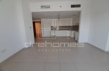 Empty Room image for: Apartment - 2 Bedrooms - 2 Bathrooms for rent in Zahra Apartments 2B - Zahra Apartments - Town Square - Dubai, Image 1