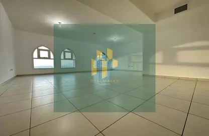 شقة - 3 غرف نوم - 4 حمامات للايجار في روضة - شارع المطار - أبوظبي