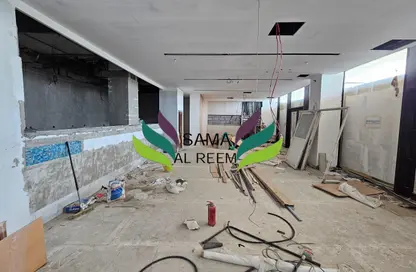 محل - استوديو - 2 حمامات للايجار في بلوك B - مبنى اوارد الحديبة - المينا - دبي