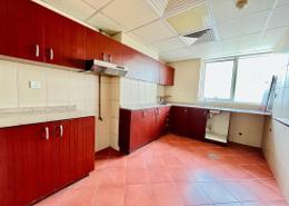 صورةمطبخ لـ: شقة - 2 غرف نوم - 2 حمامات للكراء في شارع عمار بن ياسر - القاسمية - الشارقة, صورة 1