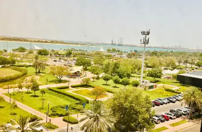 شقة - 3 غرف نوم - 4 حمامات للايجار في برج الصقر الذهبي - شارع حمدان - أبوظبي