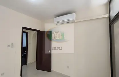 صورة لـ غرفة فارغة شقة - 3 غرف نوم - 2 حمامات للايجار في شارع حمدان - أبوظبي ، صورة رقم 1