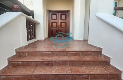 Stairs image for: Villa - 4 Bedrooms - 7 Bathrooms for rent in Al Nahyan - Abu Dhabi, Image 1