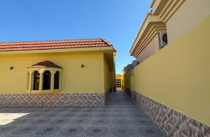 Villa - 5 Bedrooms - 3 Bathrooms for rent in Downtown Fujairah - Fujairah