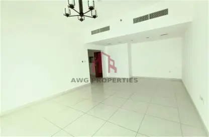 Empty Room image for: Apartment - 1 Bedroom - 2 Bathrooms for rent in Jumeirah Apartments - Jumeirah 1 - Jumeirah - Dubai, Image 1