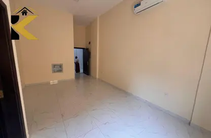 شقة - 1 حمام للايجار في عمارة عزير - 3  الروضة - الروضة - عجمان