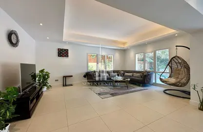 Villa - 4 Bedrooms - 5 Bathrooms for rent in Meadows 2 - Meadows - Dubai