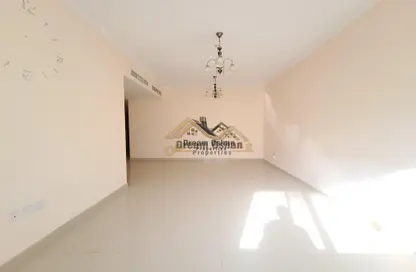 Apartment - 3 Bedrooms - 3 Bathrooms for rent in Muwaileh Commercial - Sharjah
