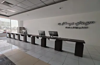متجر - استوديو للايجار في مبني مكاني - المرقبات - ديرة - دبي