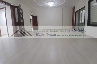 Apartment - 4 Bedrooms - 1 Bathroom for rent in Khalifa Street - Abu Dhabi
