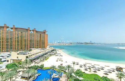 Apartment - 1 Bedroom - 2 Bathrooms for rent in Al Msalli - Shoreline Apartments - Palm Jumeirah - Dubai