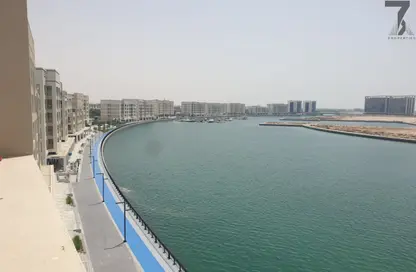 شقة - 2 غرف نوم - 3 حمامات للايجار في 18B البحيرة - لاجون - ميناء العرب - راس الخيمة - رأس الخيمة