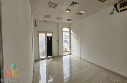متجر - استوديو للايجار في L08 - طراز يوناني - المدينة الدولية - دبي