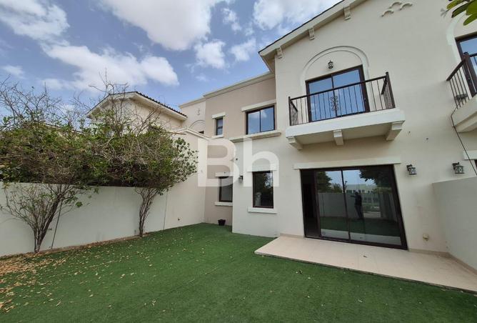 Single Row | Spacious Townhouse | Family-Friendly