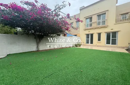 فيلا - 2 غرف نوم - 3 حمامات للايجار في الينابيع 15 - الينابيع - دبي